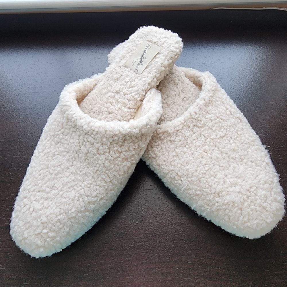 Universal Threads Sherpa Memory Foam Slippers